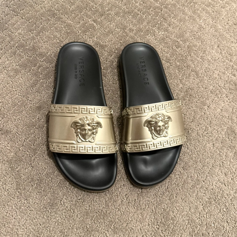 Versace metallic Palazzo Medusa  pool slides sandals size 39.5 great condition